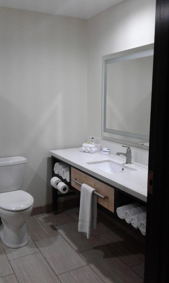 Hotel Express & Raymondville, An Ihg